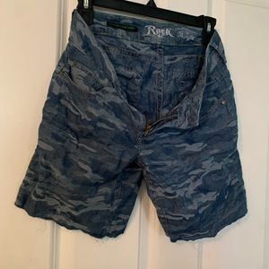 Cool Y2K camo shorts ~ super comfy ~ Low rise
